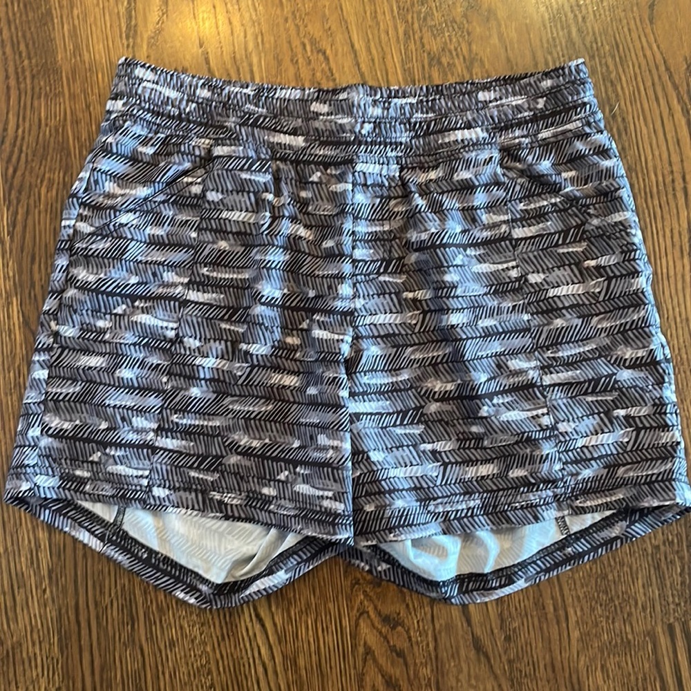 Sz 10 North Face gray/black running shorts. Adjustable drawstring.
